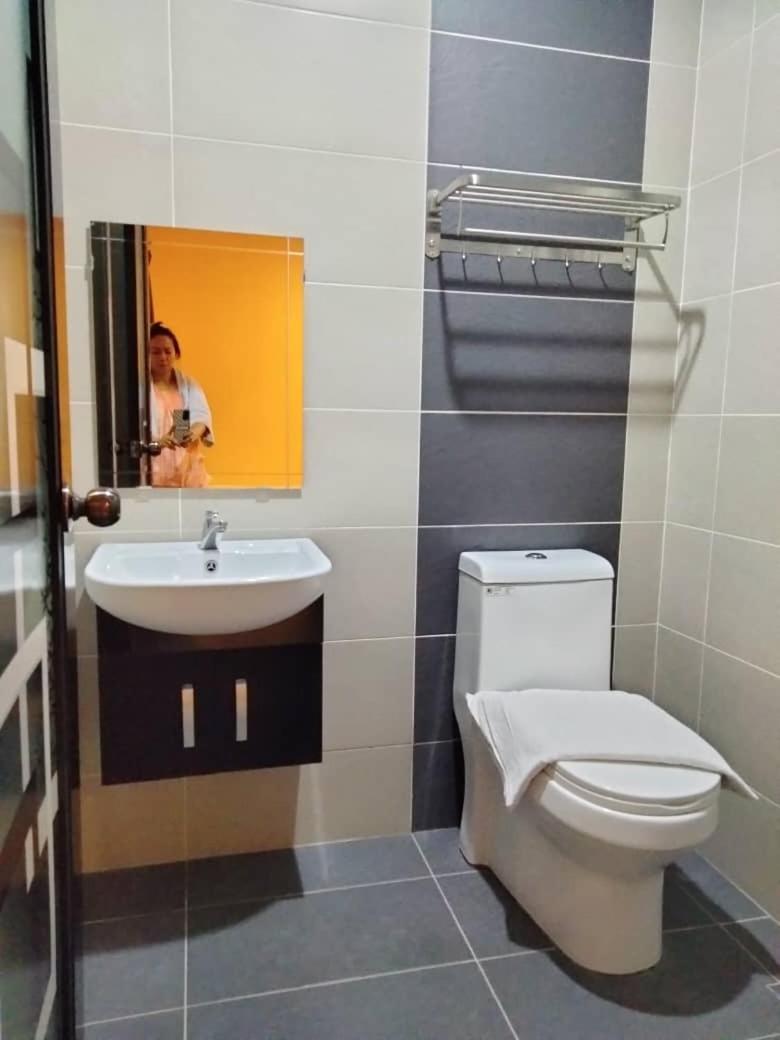 Weng Kong Homestay Slim River Buitenkant foto
